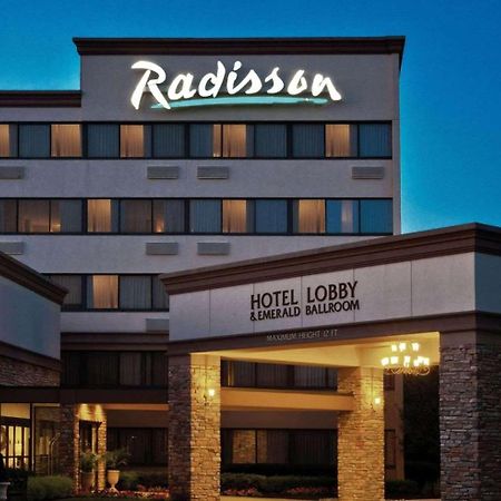 Radisson Hotel Freehold Exterior foto